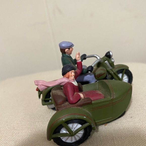 Harley Davidson Christmas Village - Picture 2 of 5